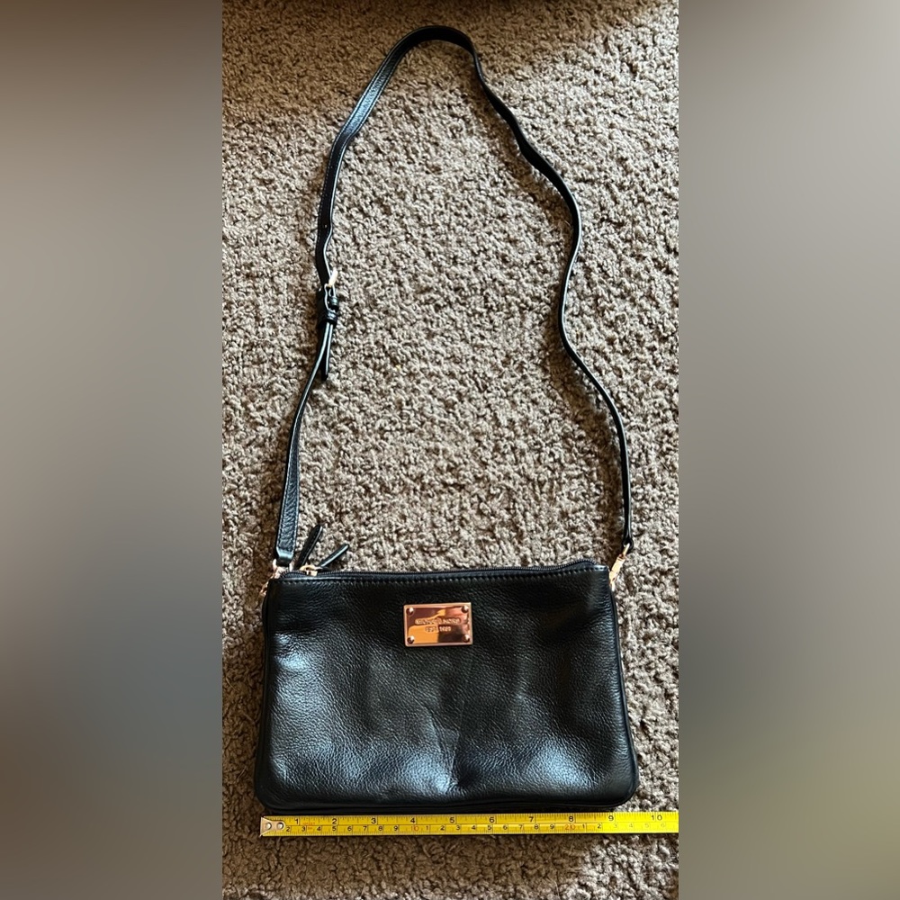 EUC Michael Kors Crossbody bag
